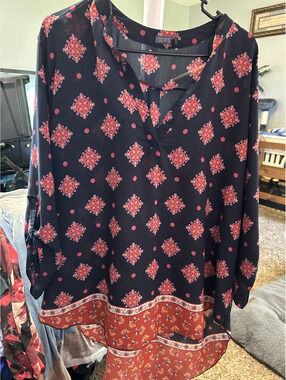 Cure Women's 3XL Navy Blue and Red Patterned Blouse